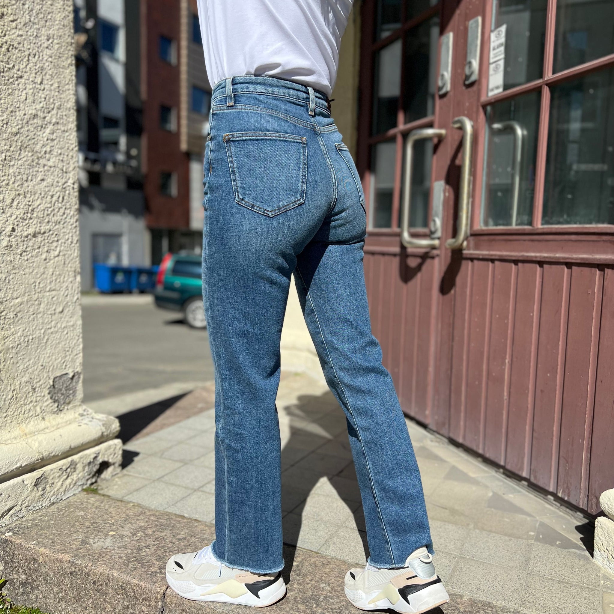 SALOME RECYCLED JEANS BLÅ