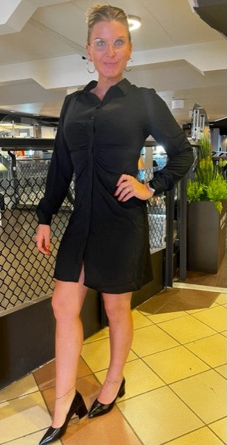 METTE KJOLE MED KNAPPER SORT