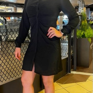 METTE KJOLE MED KNAPPER SORT